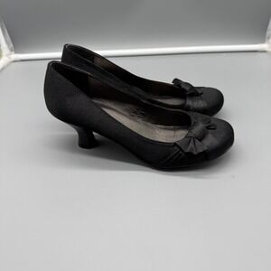 Y2K SO Shelby Black Satin Bow Kitten Heel Pumps Womens 7.5 M Round Toe Pleated